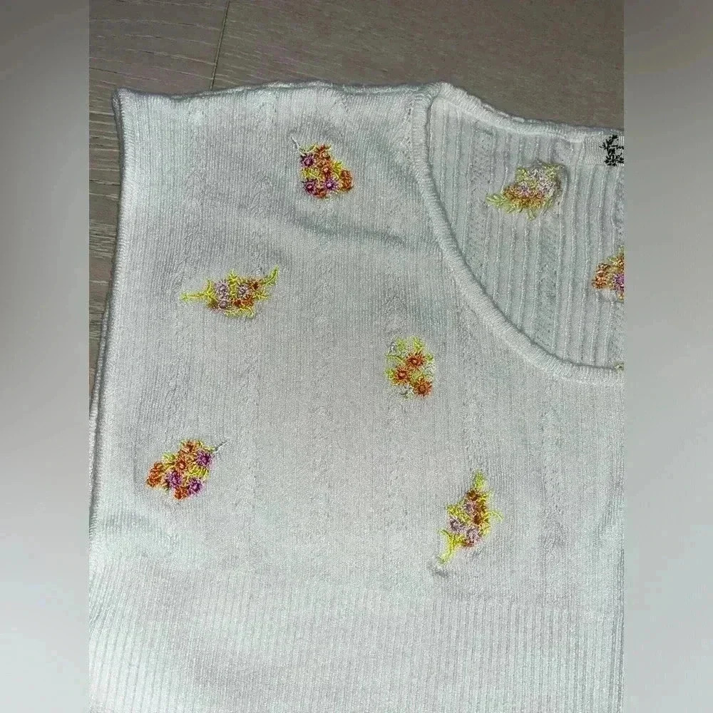 Free People intimately Lotta Love white floral embroidered Crop top sz medium - Picture 4 of 10